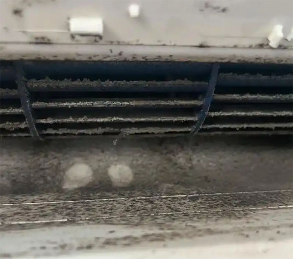 屏南空调吹的风有股烧焦味是怎么回事